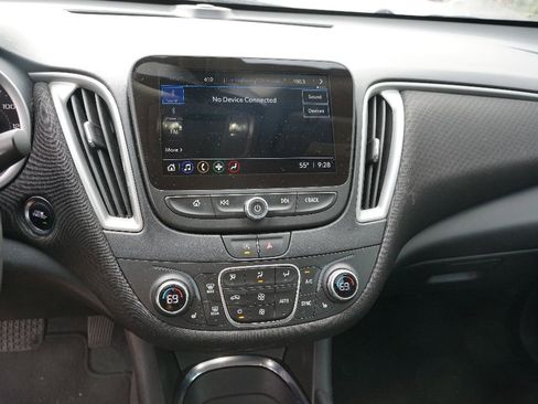 Used 2022 Chevrolet Malibu LT image 11