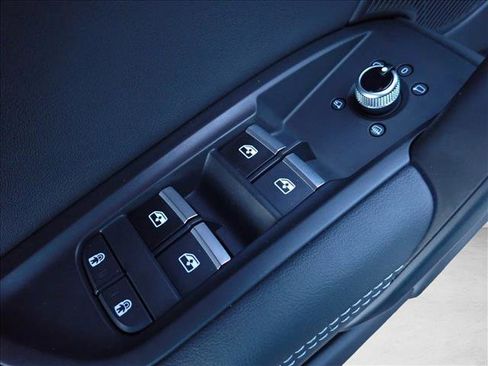 Used 2025 Audi Q5 e Premium Plus w/ Premium Plus Package image 17