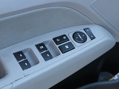 Used 2017 Hyundai Elantra SE image 19