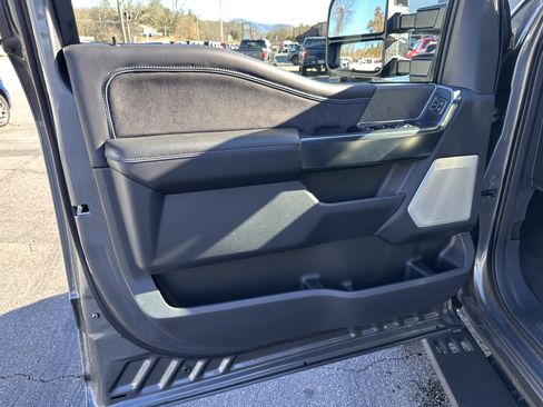 Used 2025 Ford F250 Platinum w/ Tremor Off-Road Package image 10