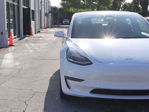 Used 2019 Tesla Model 3 Long Range RWD image 11