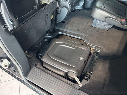 Used 2025 Chrysler Pacifica Select FWD image 37