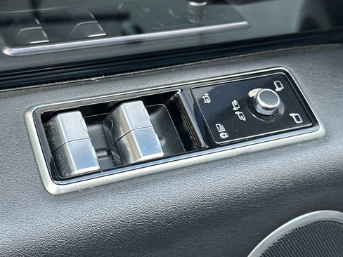 Used 2020 Land Rover Range Rover Sport HSE image 13