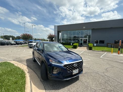 Used 2019 Hyundai Santa Fe SE FWD image 2