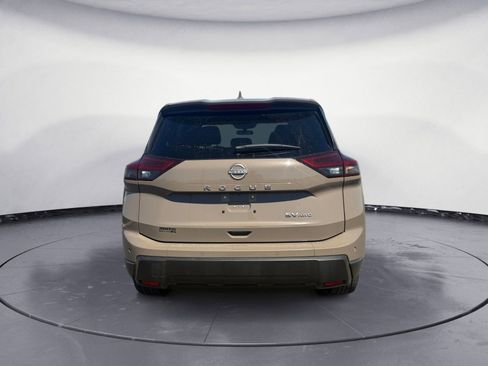 Used 2024 Nissan Rogue SV image 4