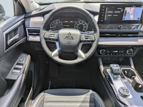 New 2026 Mitsubishi Outlander SE FWD image 17