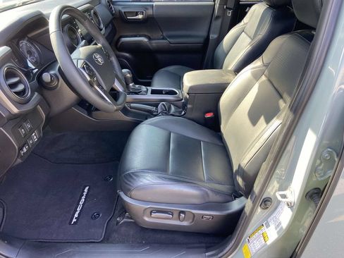 Used 2023 Toyota Tacoma TRD Sport w/ TRD Premium Sport Package RWD image 18