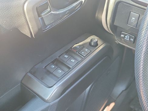 Used 2021 Toyota Tacoma TRD Sport w/ TRD Premium Sport Package AWD/4WD image 20