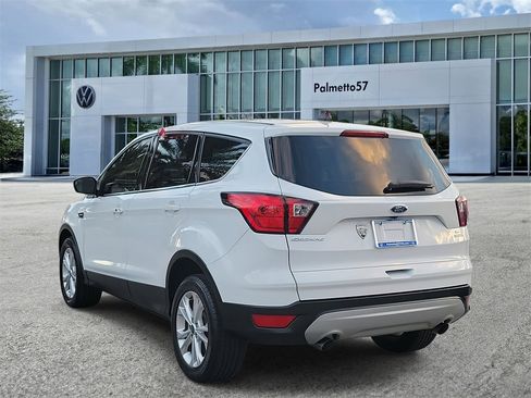 Used 2019 Ford Escape SE image 4