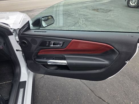 Used 2025 Ford Mustang Premium image 18