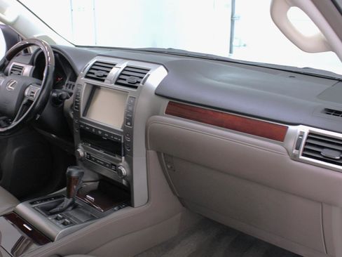 Used 2017 Lexus GX 460 Premium image 48