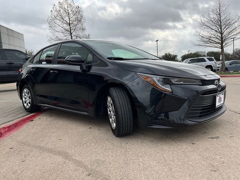 Used 2025 Toyota Corolla LE image 4