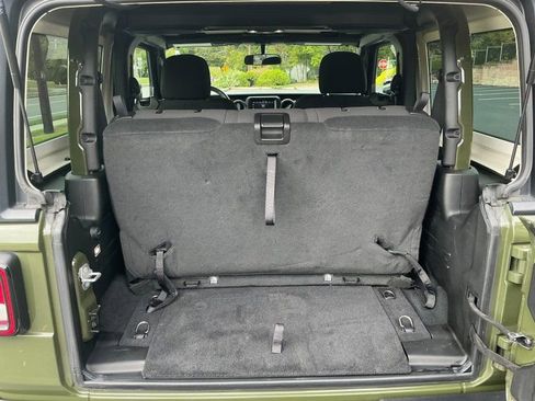 Used 2022 Jeep Wrangler Sport image 23