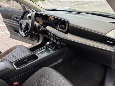 Used 2025 Nissan Kicks SV FWD image 32