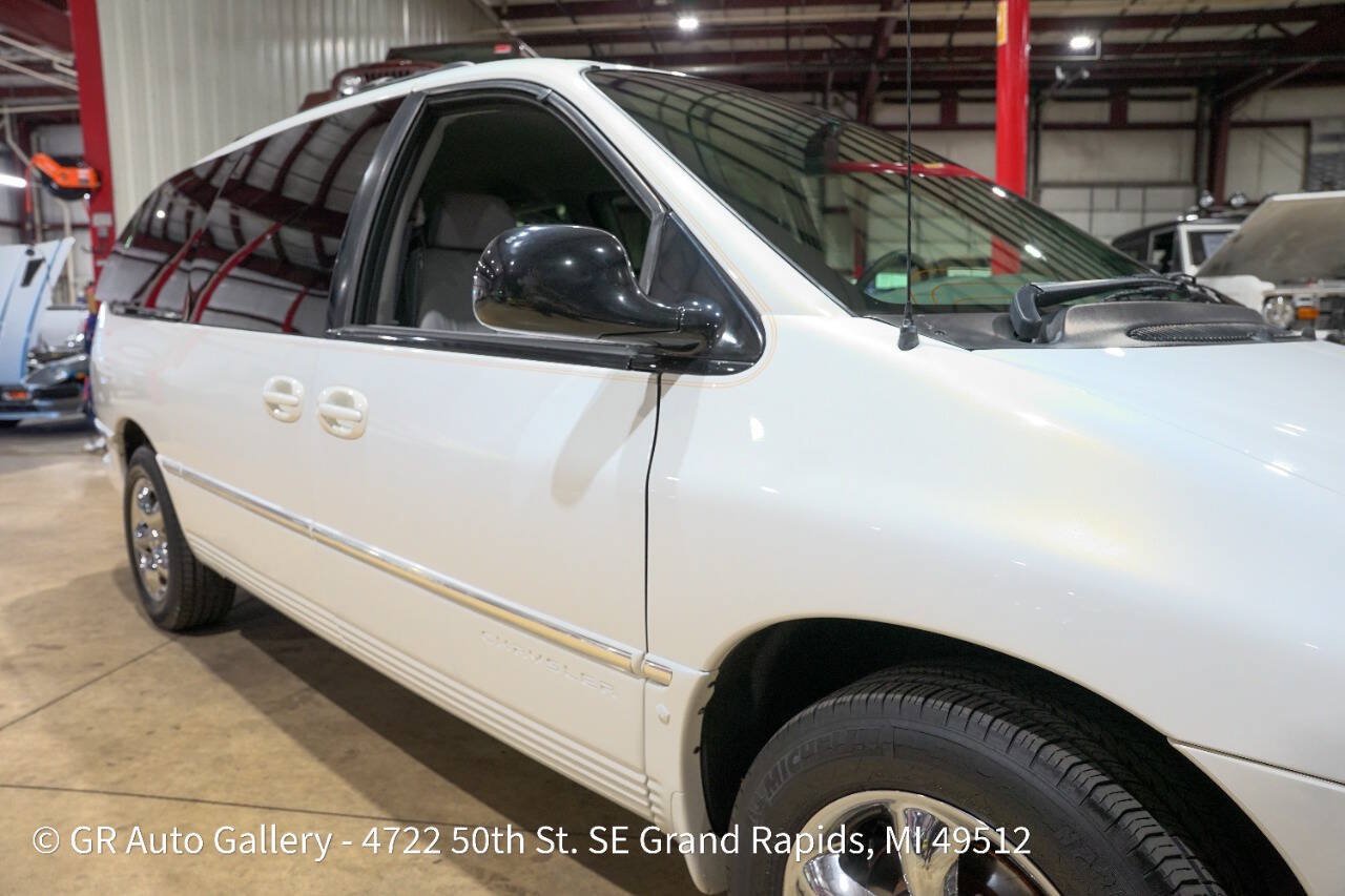 Used 1997 Chrysler Town & Country LXi FWD image 33