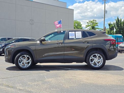Used 2024 Chevrolet Trax LS w/ LS Convenience Package FWD image 17