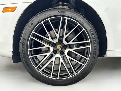 Certified 2026 Porsche Macan AWD/4WD image 32