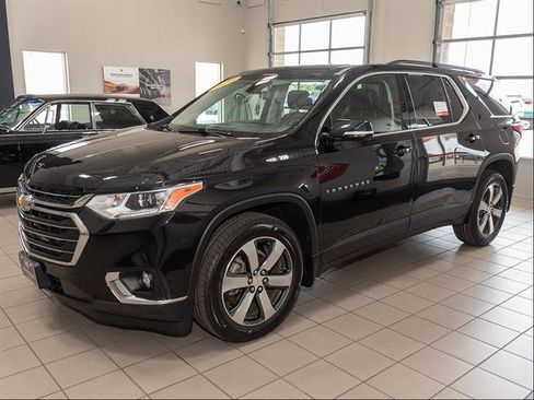Used 2019 Chevrolet Traverse LT w/ LT Premium Package AWD/4WD image 4