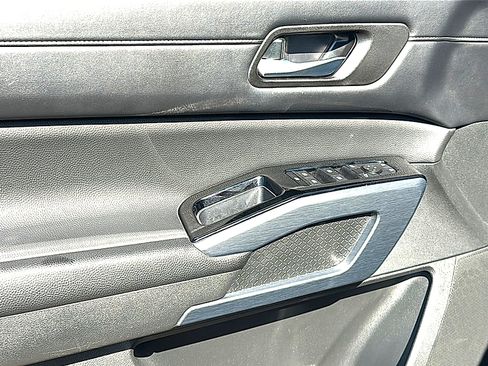 Used 2024 Nissan Pathfinder SL w/ SL Premium Package FWD image 17