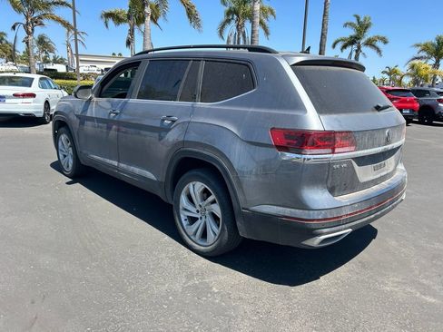 Used 2021 Volkswagen Atlas SE w/ Panoramic Sunroof Package FWD image 4