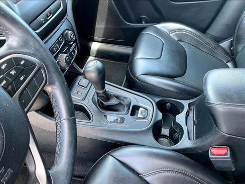 Used 2019 Jeep Cherokee Latitude Plus FWD image 15