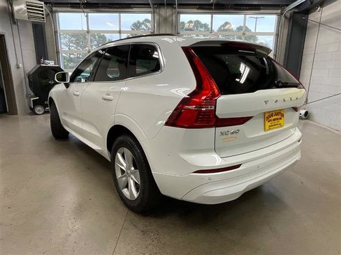 Used 2022 Volvo XC60 B5 Momentum image 3