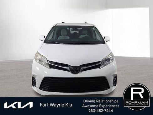 Used 2018 Toyota Sienna LE FWD image 3