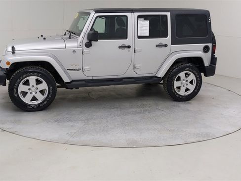 Used 2012 Jeep Wrangler Unlimited Sahara w/ Dual Top Group image 18