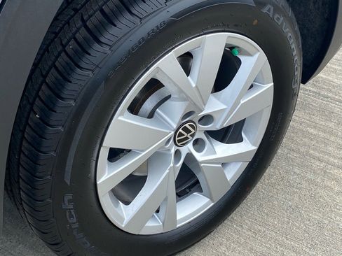 Used 2020 Volkswagen Atlas Cross Sport S image 19