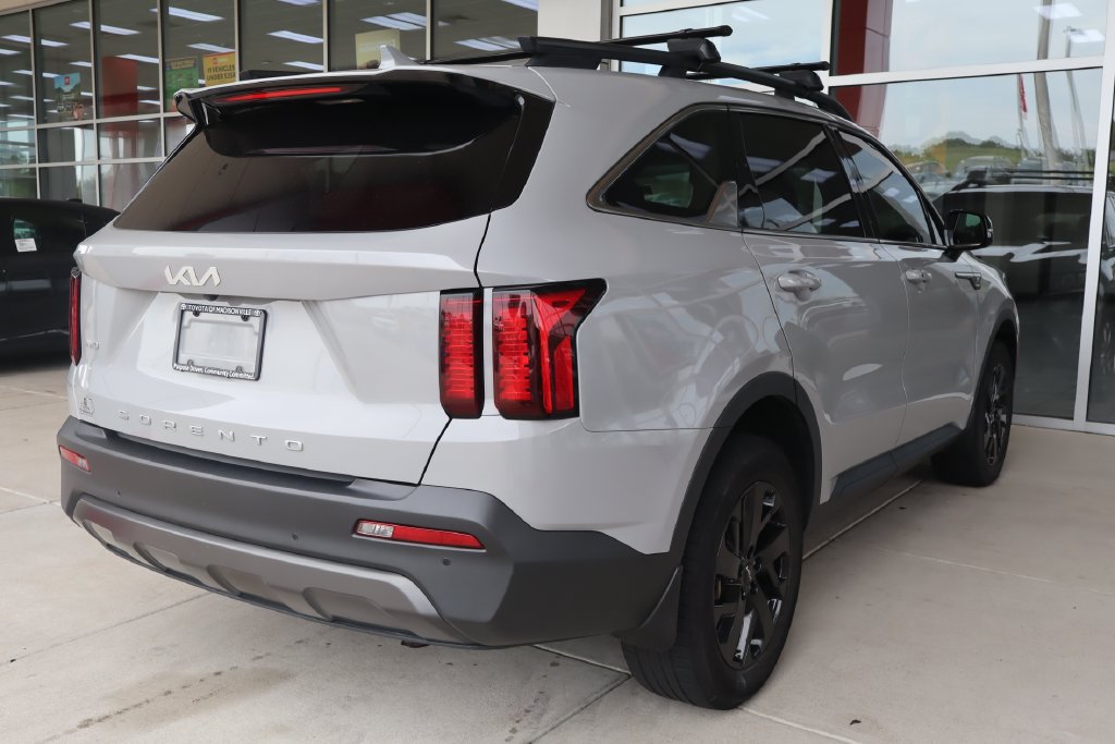 Used 2022 Kia Sorento S w/ Panoramic Sunroof Package AWD/4WD image 10