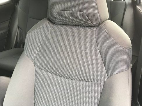 Used 2021 Toyota RAV4 LE AWD/4WD image 22