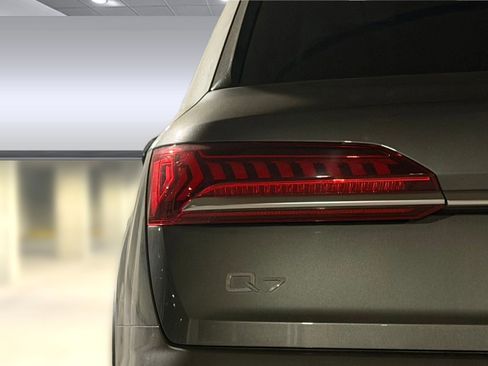 Used 2023 Audi Q7 3.0T Premium Plus w/ Premium Plus Package AWD/4WD image 12