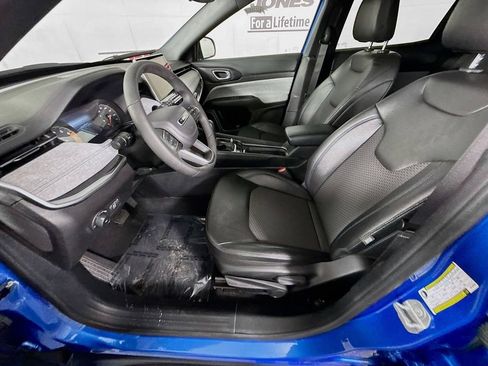 Used 2024 Jeep Compass Latitude image 23