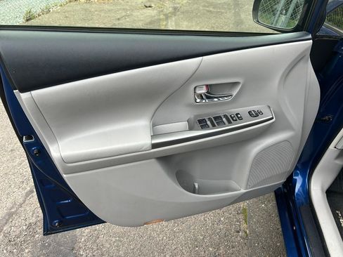 Used 2015 Toyota Prius V Four FWD image 10