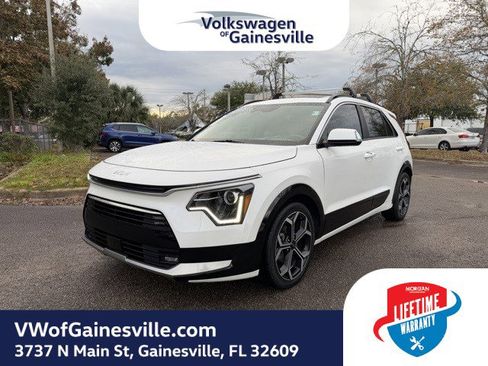 Used 2023 Kia Niro EX Touring image 3