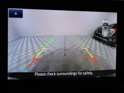 Used 2023 Ford Explorer XLT image 3