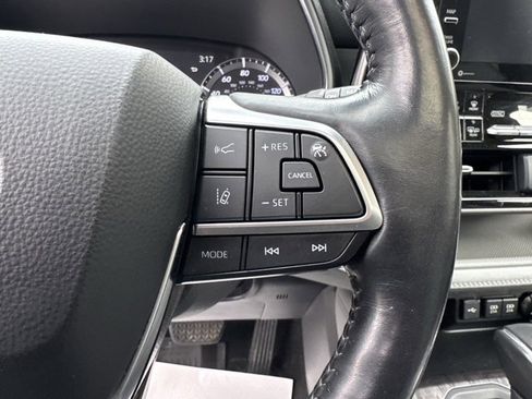 Used 2021 Toyota Highlander Limited image 26