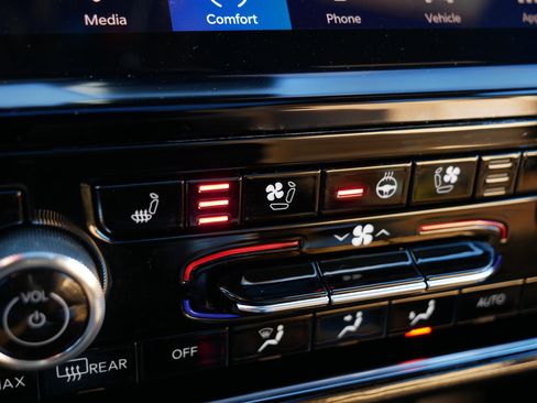 Used 2025 Jeep Grand Cherokee L Summit image 28