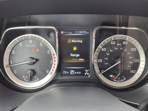 Used 2018 Nissan Titan SV image 27