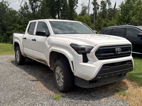 Used 2025 Toyota Tacoma SR AWD/4WD image 2