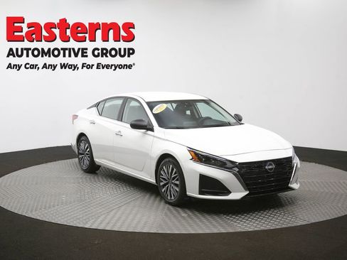 Used 2025 Nissan Altima 2.5 SV FWD image 49