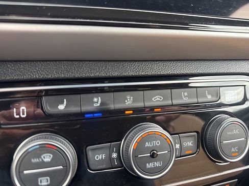 Used 2023 Volkswagen Atlas Cross Sport SEL Premium R-Line image 24