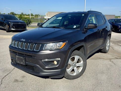 Used 2018 Jeep Compass Latitude w/ Popular Equipment Group AWD/4WD image 1