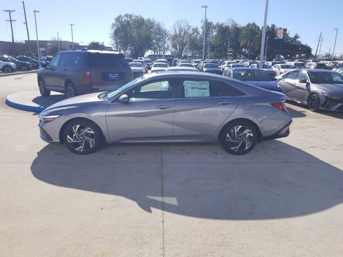 New 2026 Hyundai Elantra Limited image 4