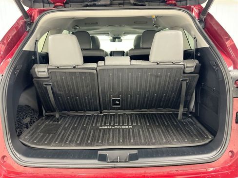 Used 2022 Toyota Highlander XLE image 24
