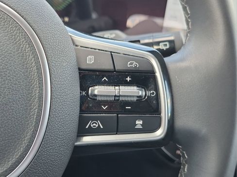 Certified 2025 Kia Sorento S FWD image 11