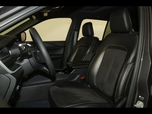 Used 2023 Jeep Grand Cherokee Altitude AWD/4WD image 24