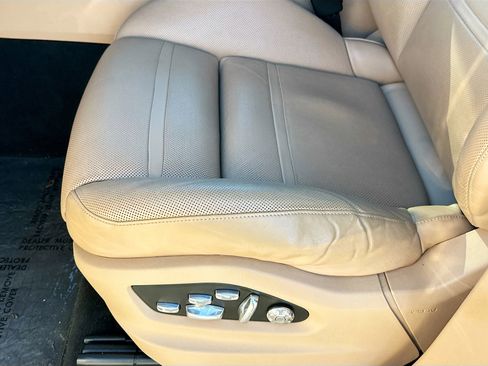 Used 2019 Porsche Cayenne Turbo image 19