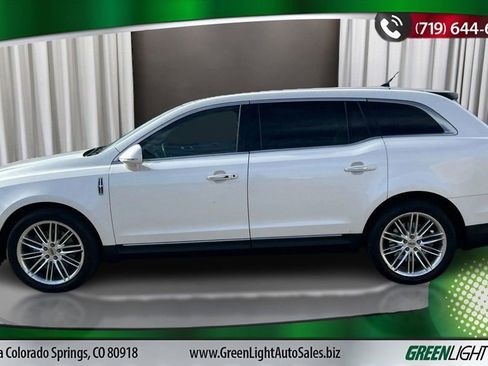 Used 2013 Lincoln MKT EcoBoost image 2