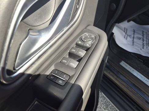 Used 2022 Chevrolet Suburban High Country AWD/4WD image 15